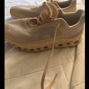 Cloud tec women pink/cream (moon fawn color) shoes size 9